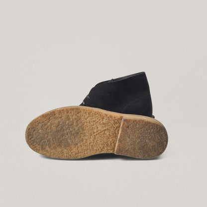 CLARKS SUEDE DESERT BOOT - BLACK